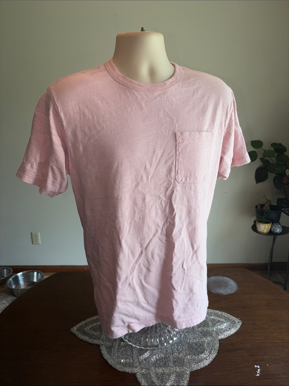 Old Navy Men's Pocket T-Shirt in Pale Pink